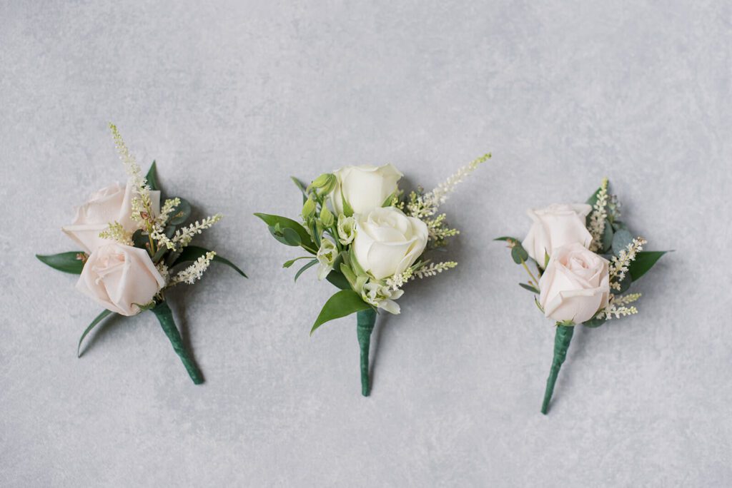 how much does it cost for Boutonniere's for groomsmen